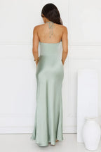 Spiced – Satin-Maxikleid mit V-Ausschnitt und Neckholder