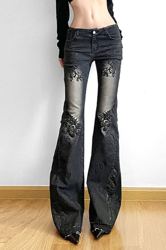 Jeans mit ausgestelltem Schnitt und Druck