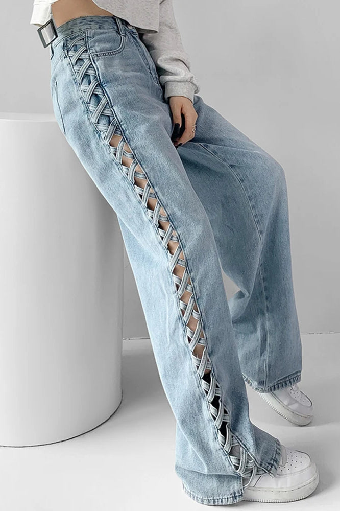 Jeans mit weitem Bein und Aussparungen