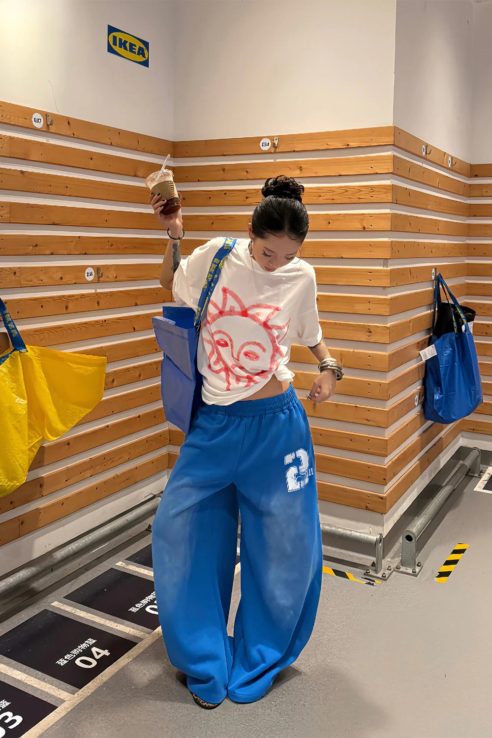 Locker geschnittene Hose in Blau in Blau, Schwarz
