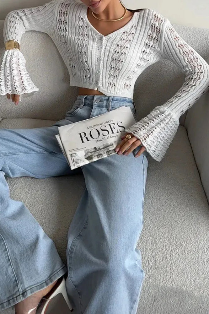Strickjacke mit V-Ausschnitt, langen Ärmeln und Aussparungen