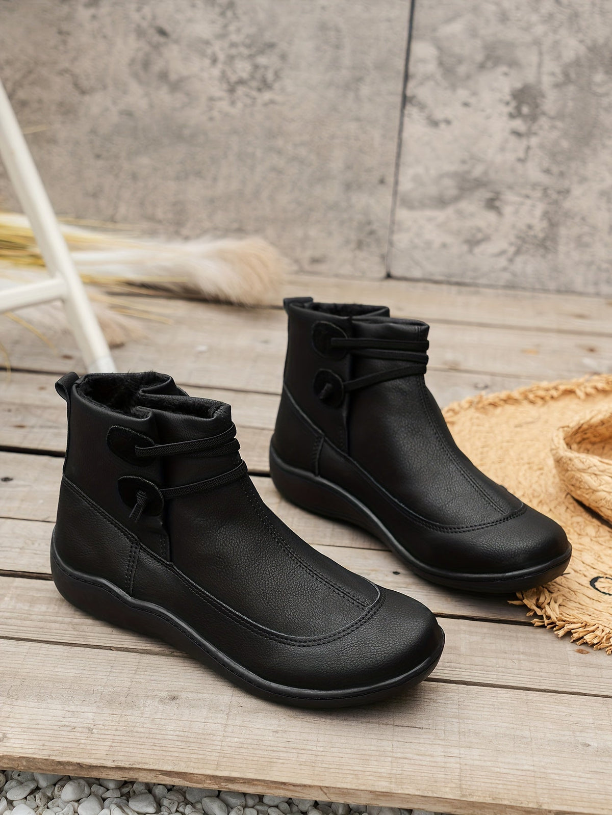 Stiefel in Lederoptik im Vintage-Look mit flachem Absatz