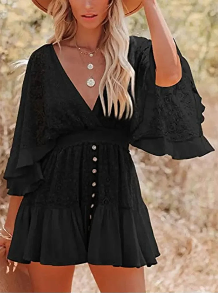 Minikleid mit V-Ausschnitt, Spitze und Rüschen