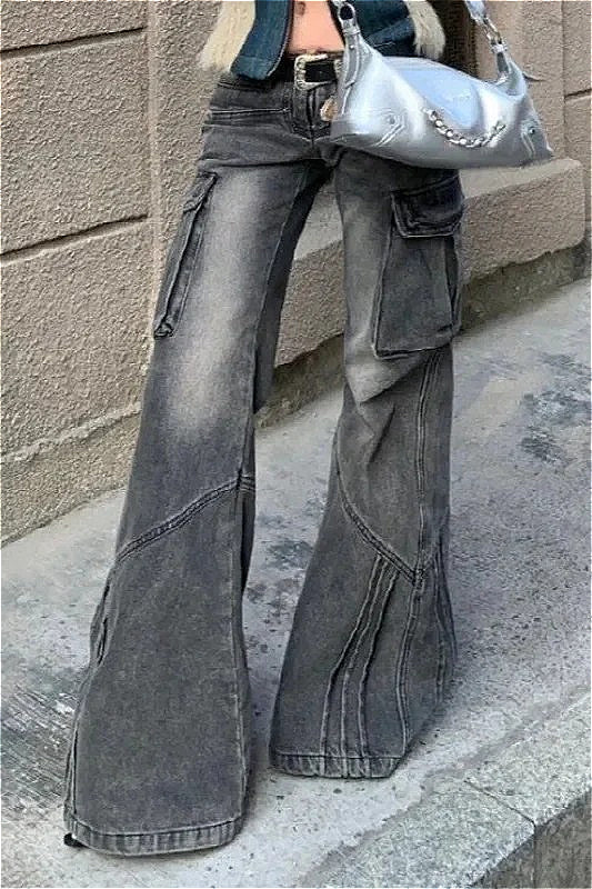 Jeans mit niedriger Taille und Taschen in Schwarz