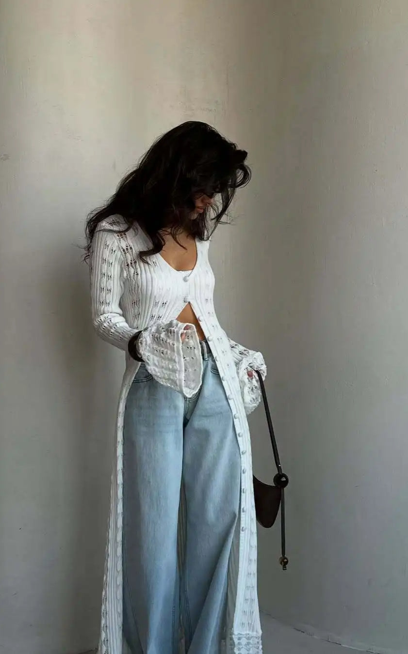 Strickjacke mit langen Ärmeln, ausgestelltem Schnitt und Strickstruktur
