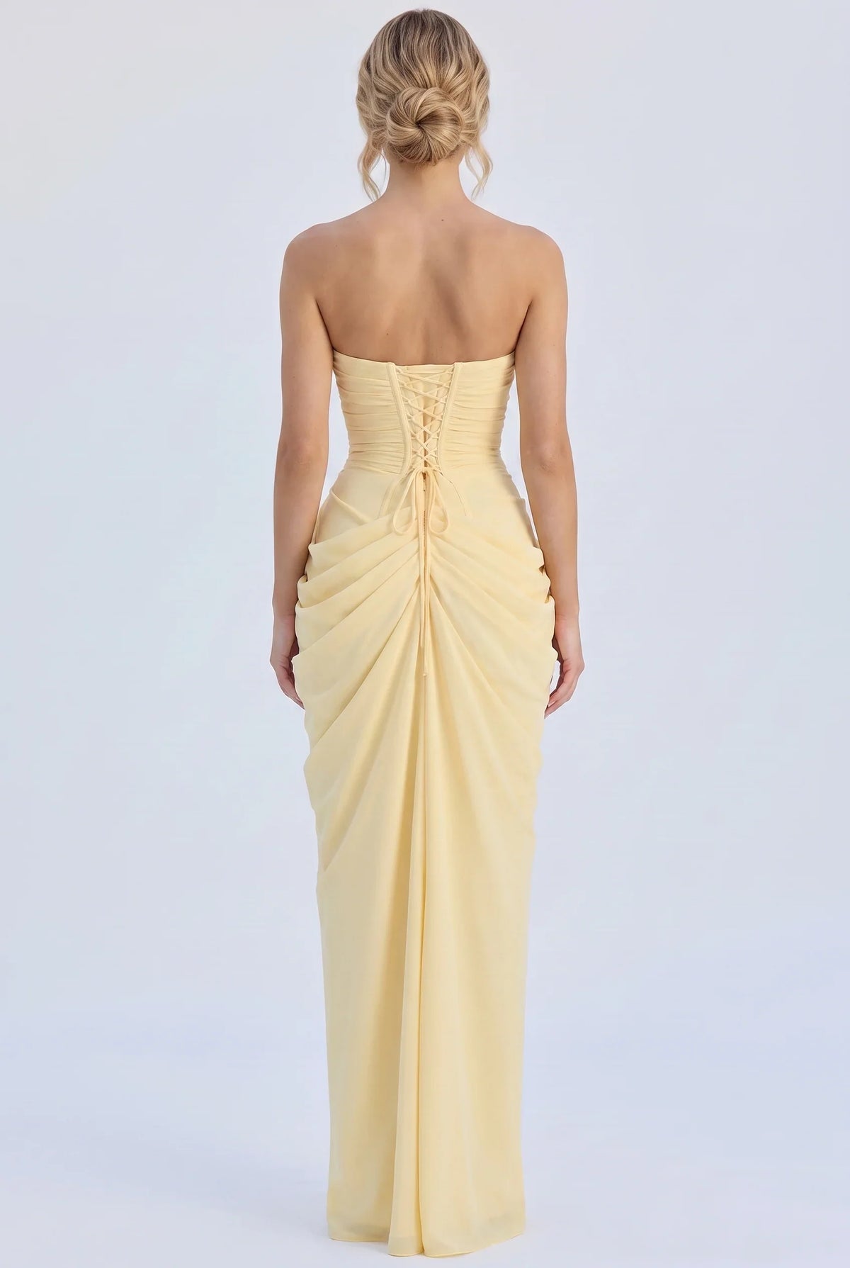 Splitted – Spitzen-Maxikleid mit Beinschlitz und Korsett-Schnürung