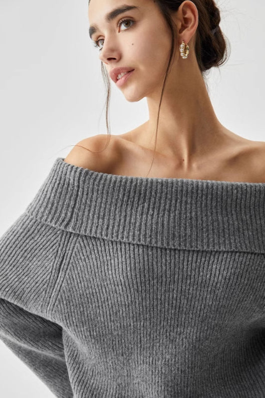 Schulterfreier Pullover mit Strickstruktur in Grau