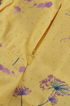 Kleid mit Blumenmuster in Gelb mit V-Ausschnitt
