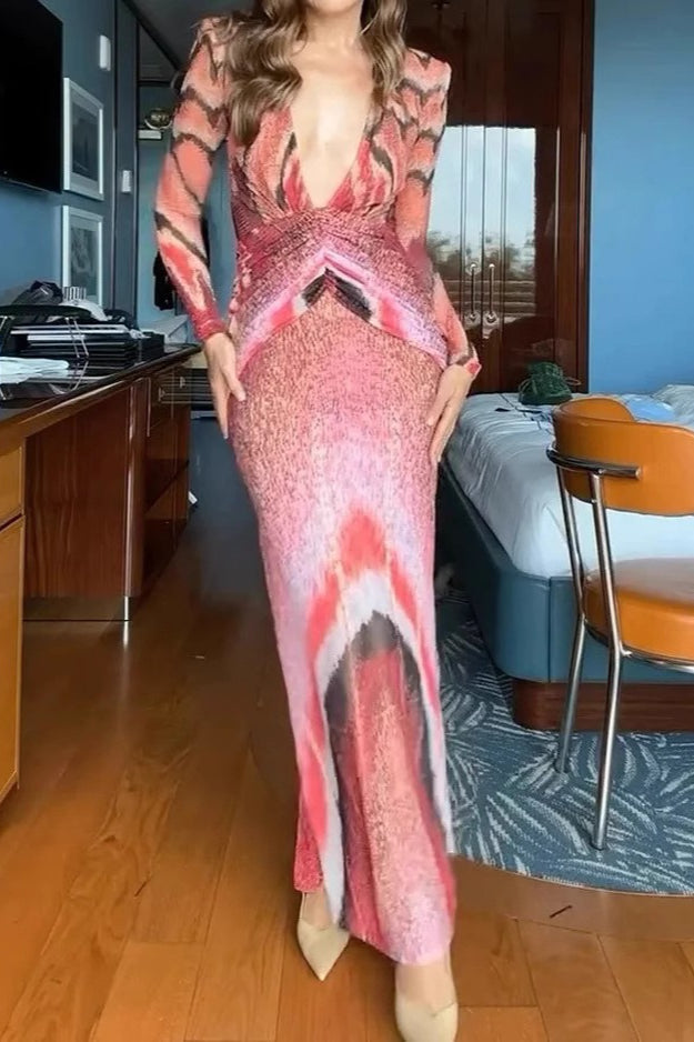 Figurbetontes Maxikleid mit V-Ausschnitt, langen Ärmeln und Blumenmuster in Rot