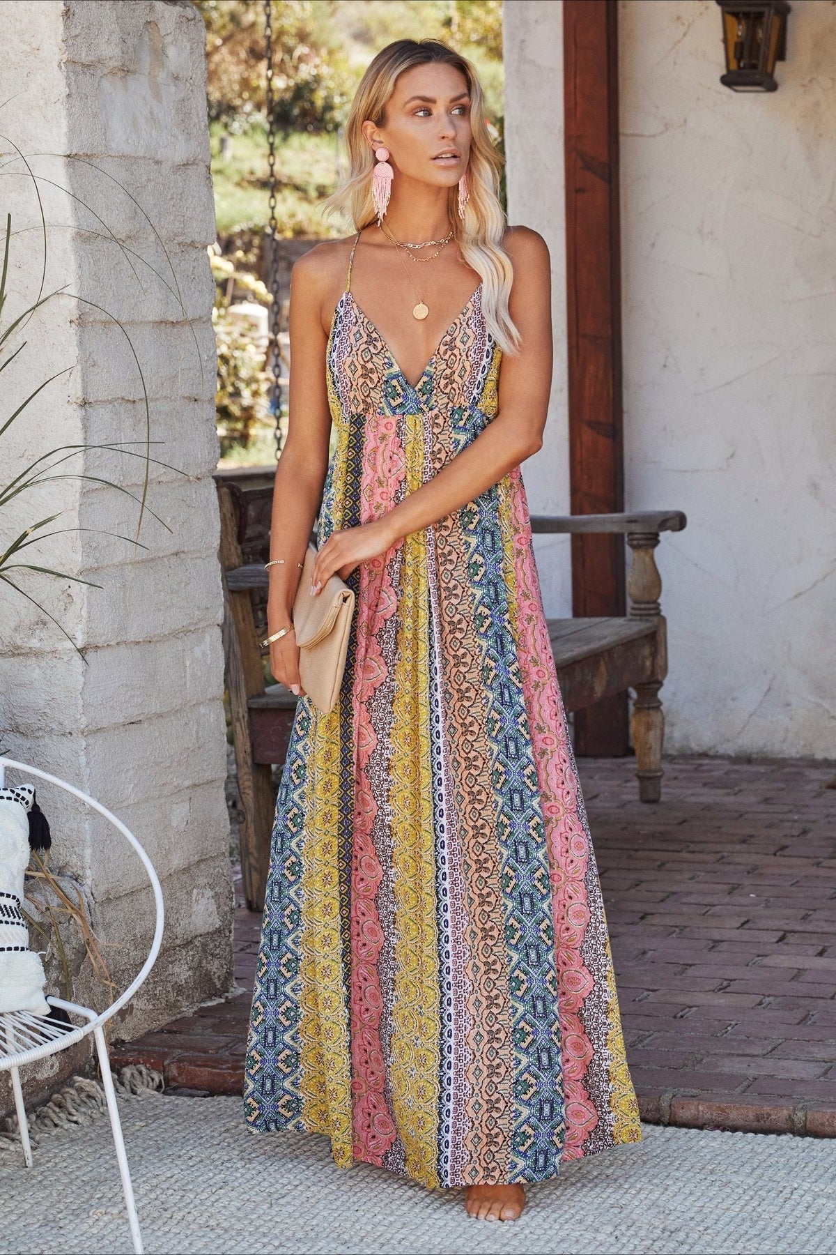 Rückenfreies Maxikleid mit V-Ausschnitt und Blumenmuster in Rosa