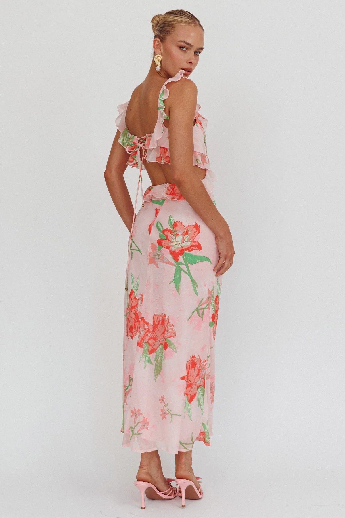 Maxikleid mit V-Ausschnitt und Rüschen
