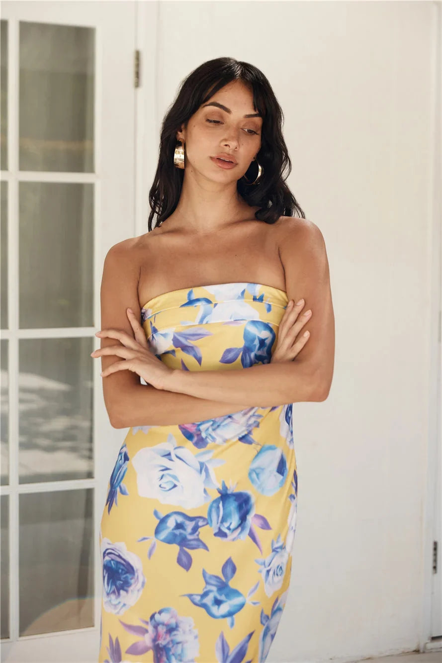 True – Schulterfreies Maxikleid mit Wasserfall-Ausschnitt und offenem Rücken