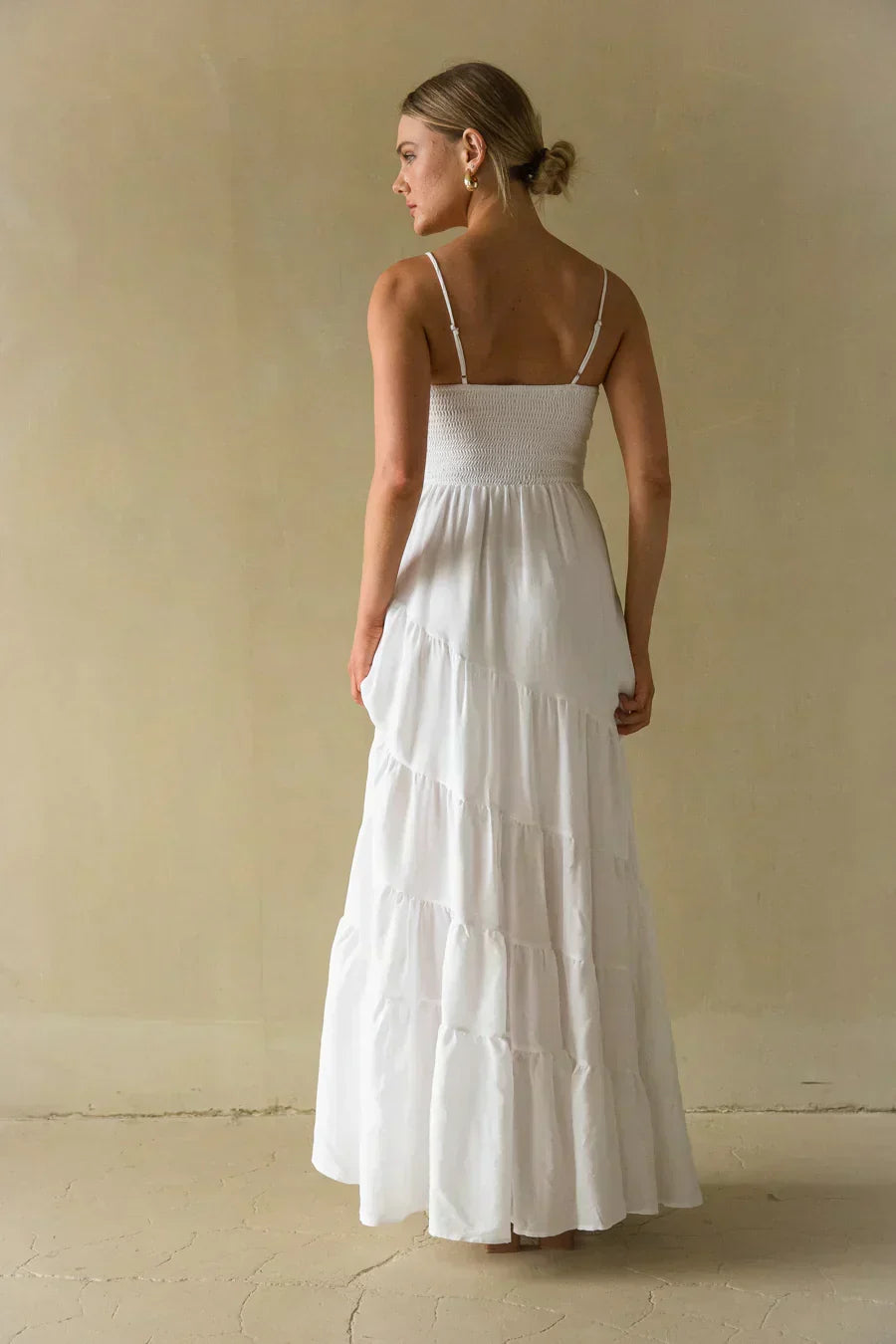 Donna – Maxikleid mit Volants und Smok-Einsatz