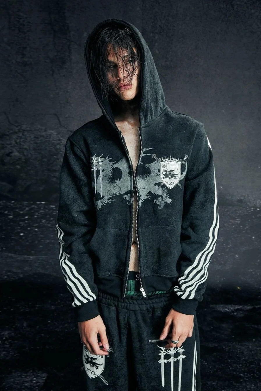Hoodie mit Reißverschluss in Schwarz locker geschnitten