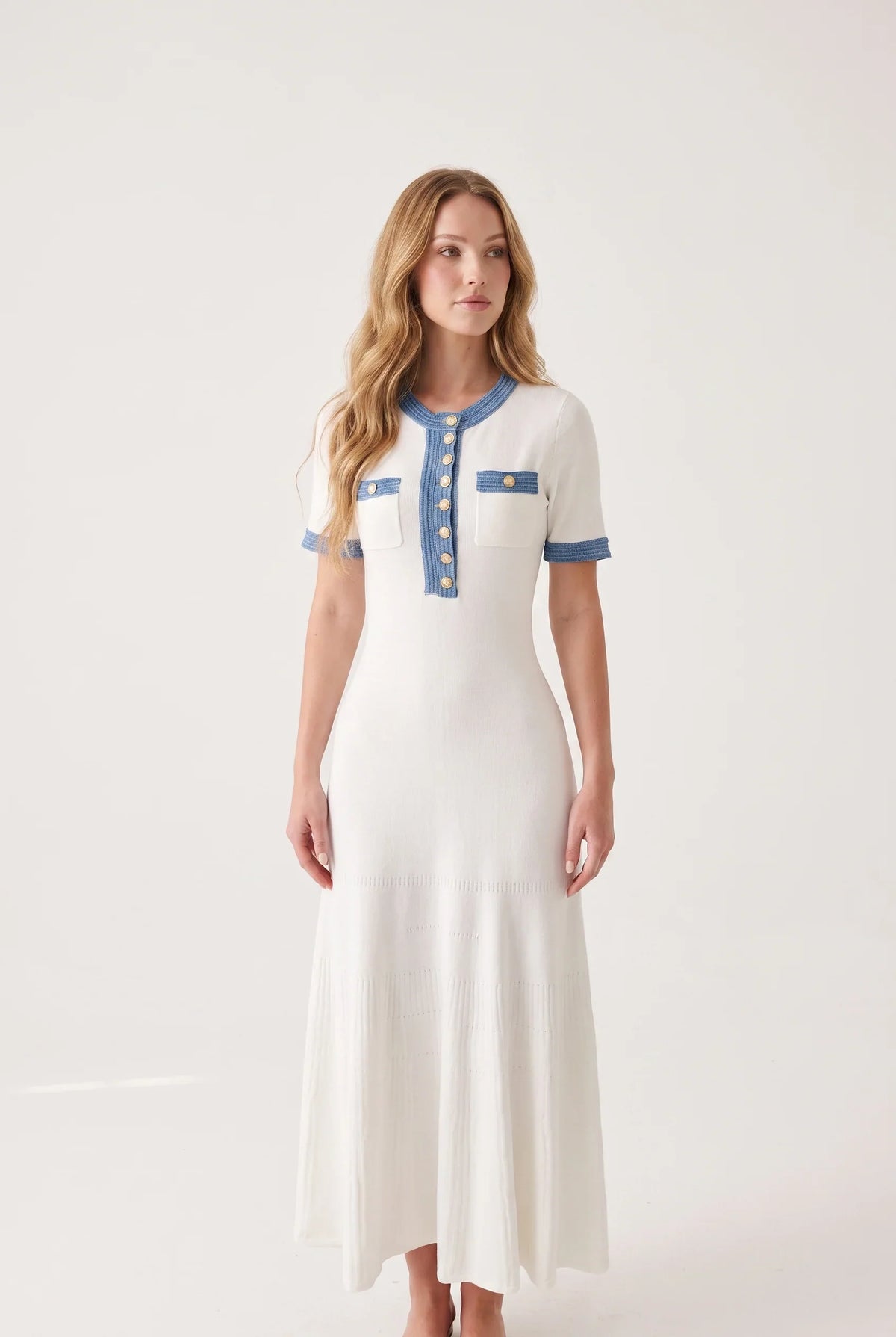 Strick-Maxikleid mit kurzen Ärmeln