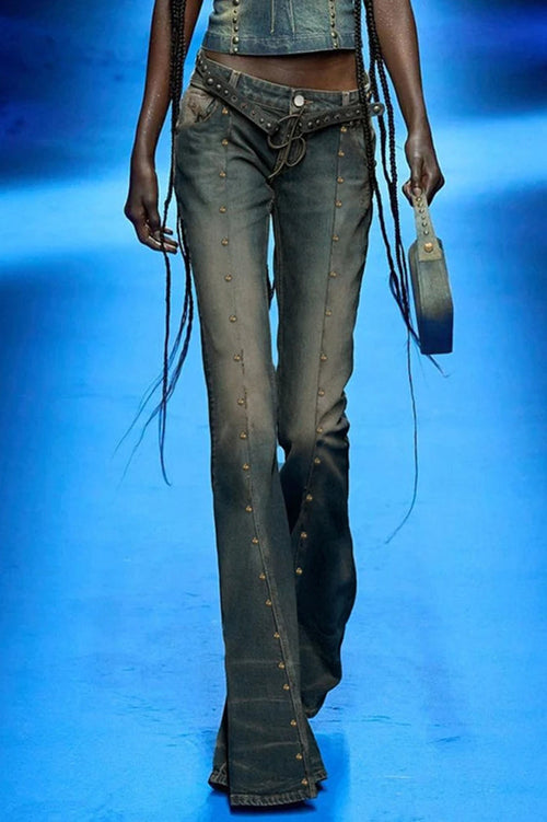 Bootcut-Jeans mit niedriger Taille und Taschen in Blau