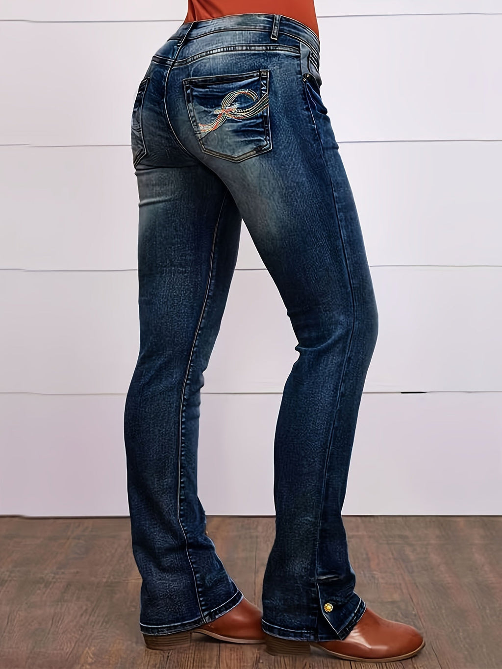 Bootcut-Jeans mit aufgesetzten Taschen