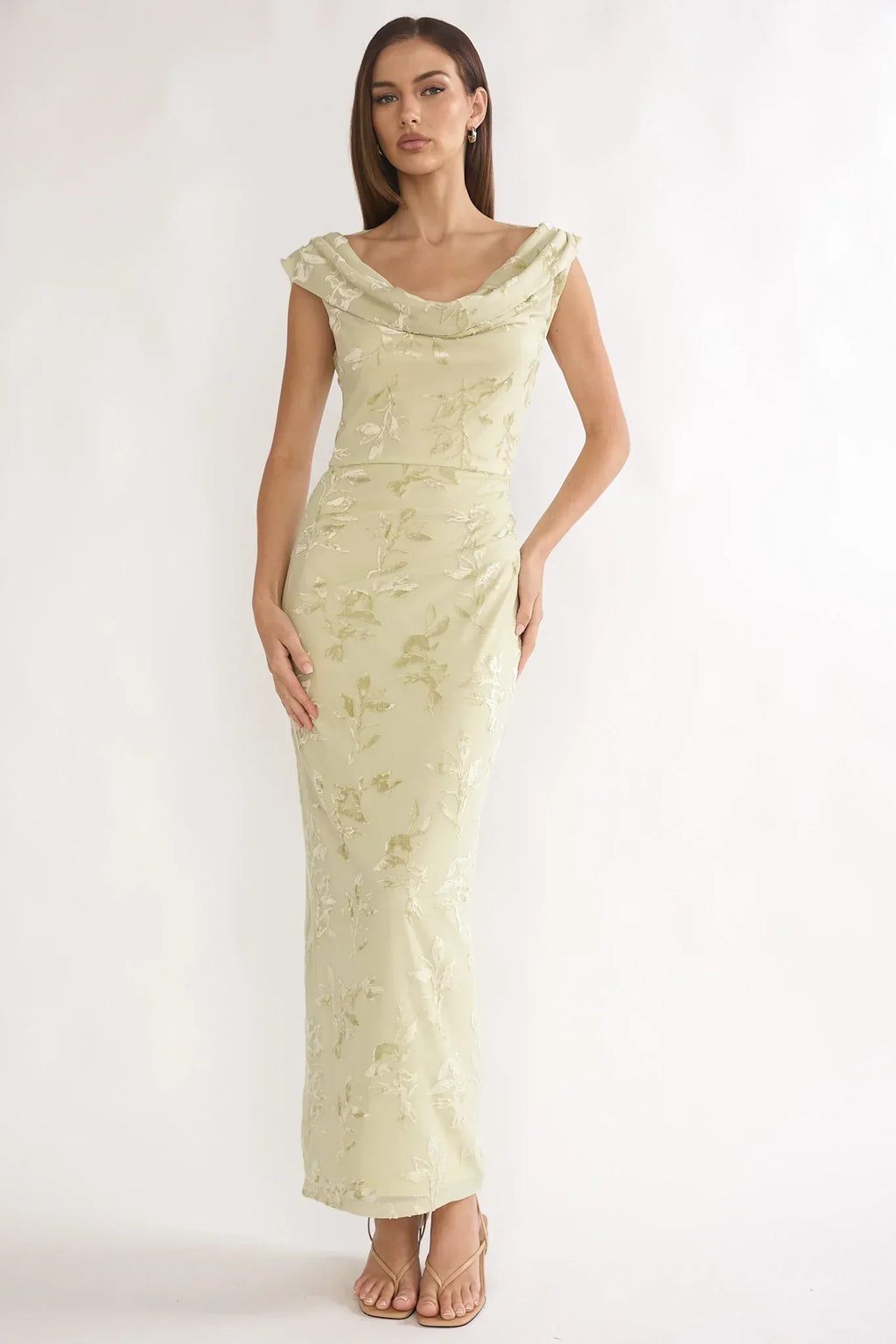Samt-Maxikleid mit Wasserfall-Ausschnitt und Blumenmuster