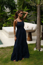 Rückenfreies Maxikleid mit Rüschen in Weiß
