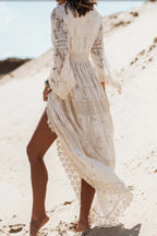 Kleid mit V-Ausschnitt und Spitze