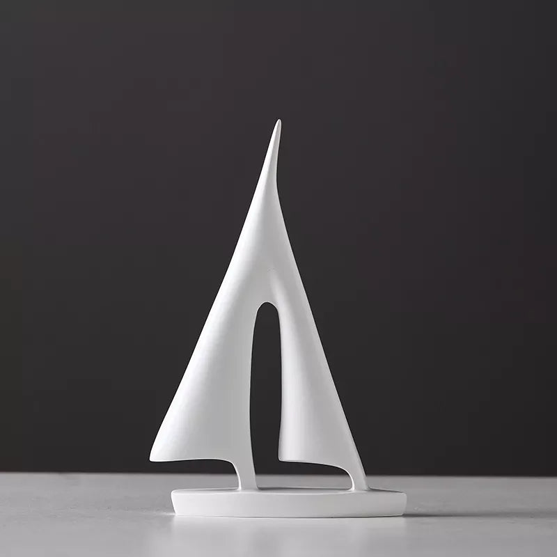 Maritimes Segelboot-Skulptur - Elegante Dekoration für den Einsatz zu Hause