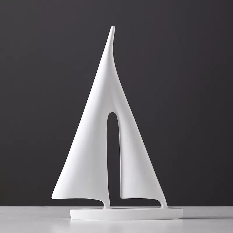 Maritimes Segelboot-Skulptur - Elegante Dekoration für den Einsatz zu Hause