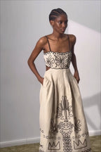 Maxikleid mit Druck in Beige