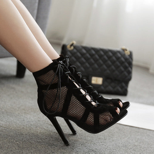 Pumps aus Mesh mit Schnürung
