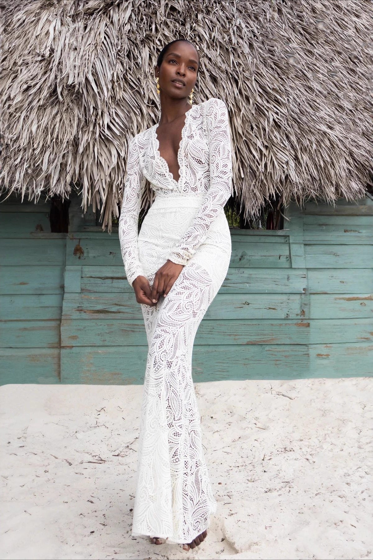 Figurbetontes Maxikleid mit Aussparungen und Spitze