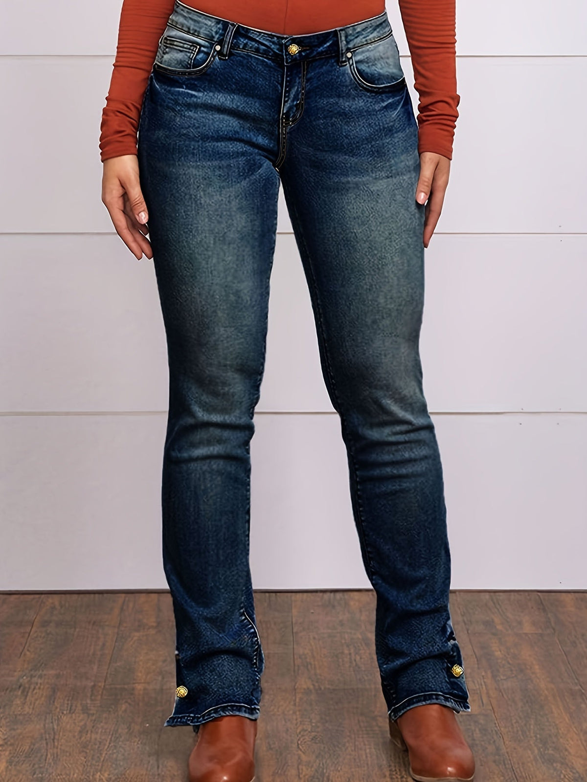 Bootcut-Jeans mit aufgesetzten Taschen