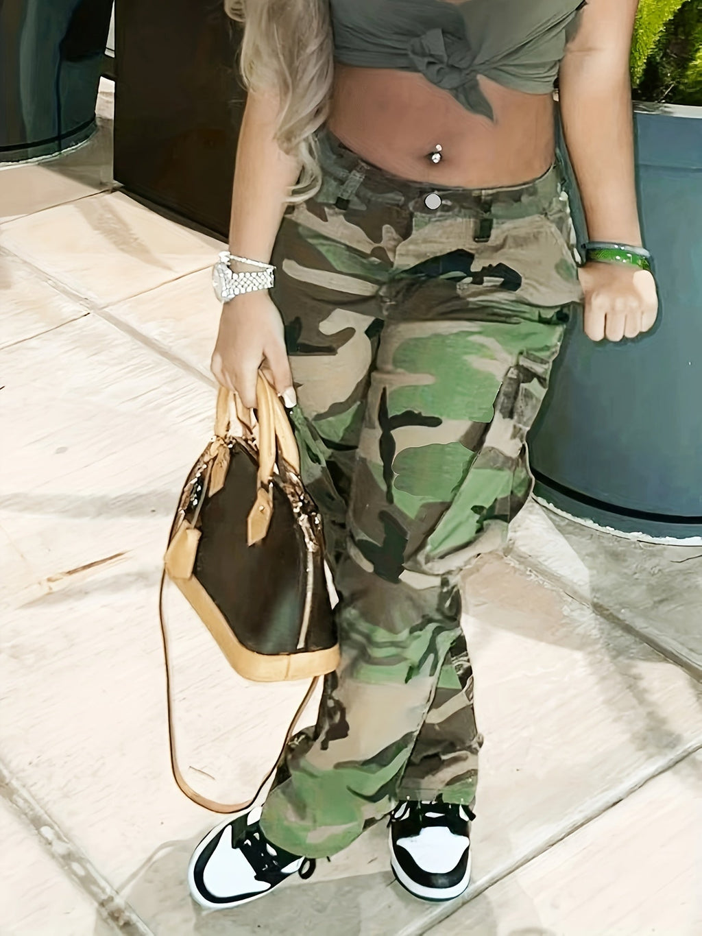 High-Waist Cargo-Jeans mit aufgesetzten Taschen