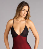 All – Spitzen-Maxikleid mit V-Ausschnitt und Korsett-Schnürung