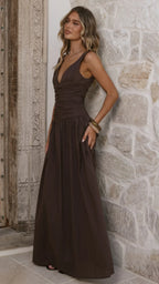 Sanya – Maxikleid mit V-Ausschnitt und A-Linien-Rock