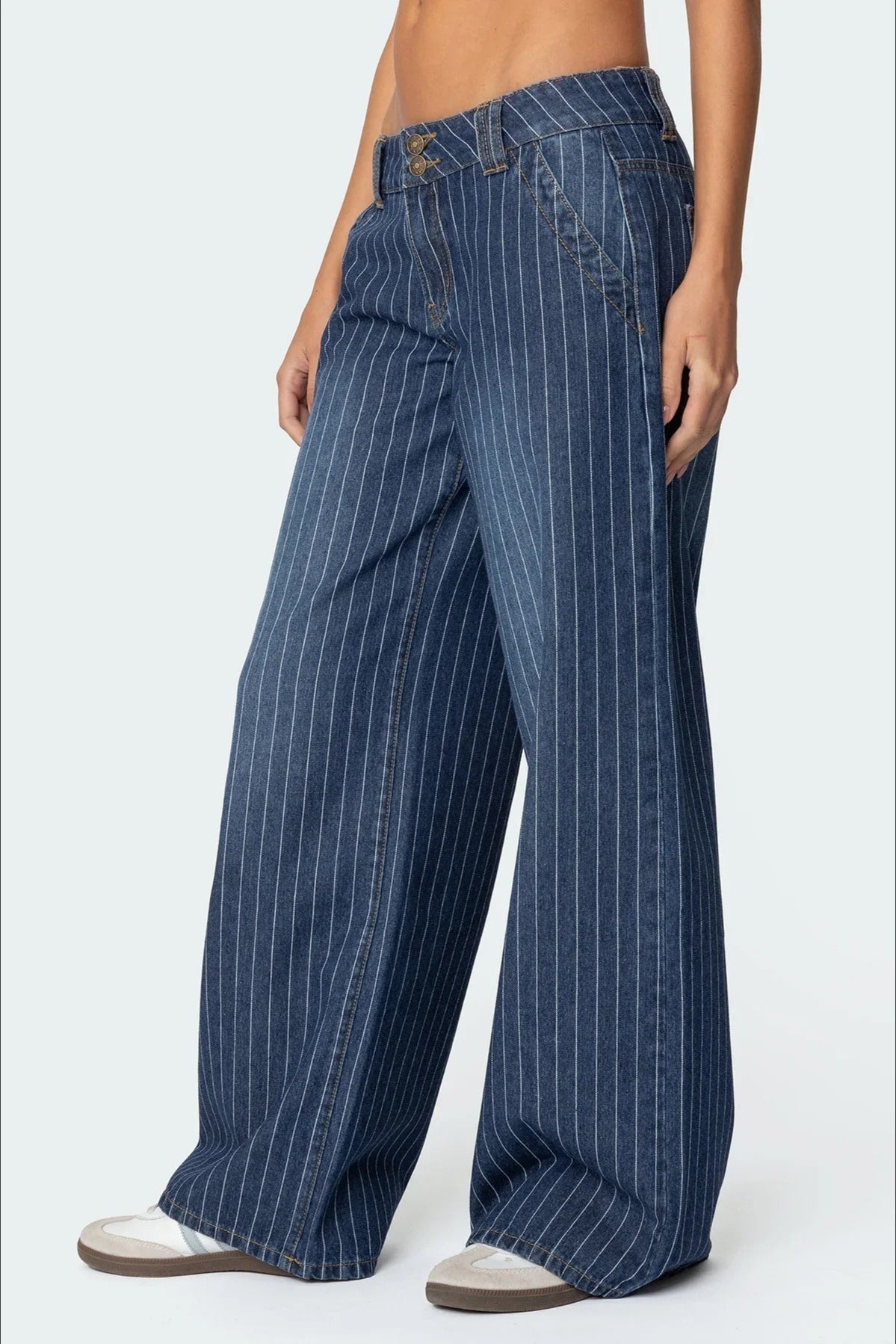 Jeans mit weitem Bein, niedriger Taille und Streifenmuster