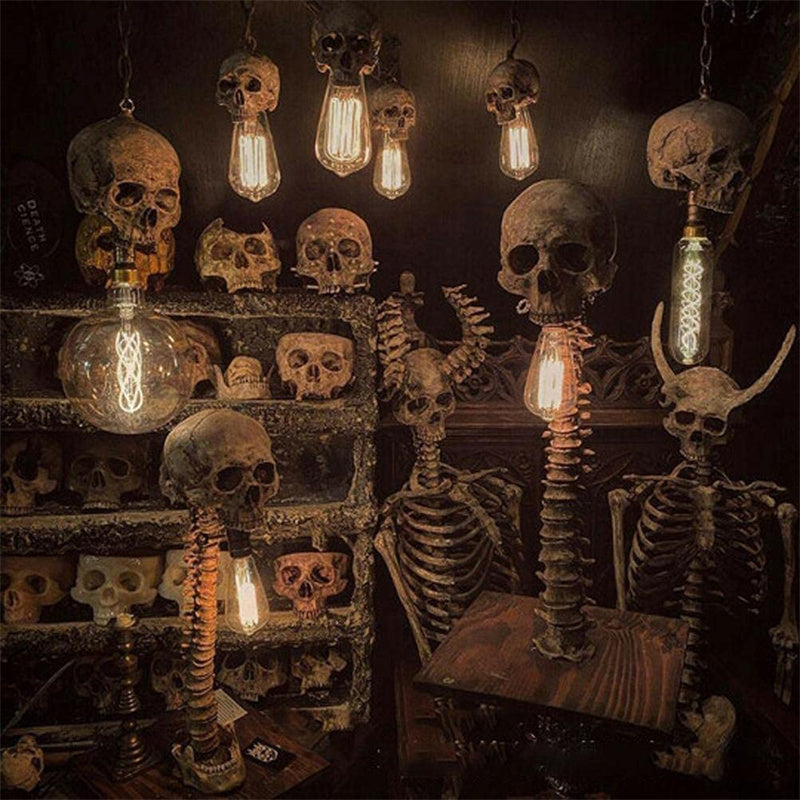 Schädel-Lampe mit Wirbelsäule – Mystisches und einzigartiges Interieurstück