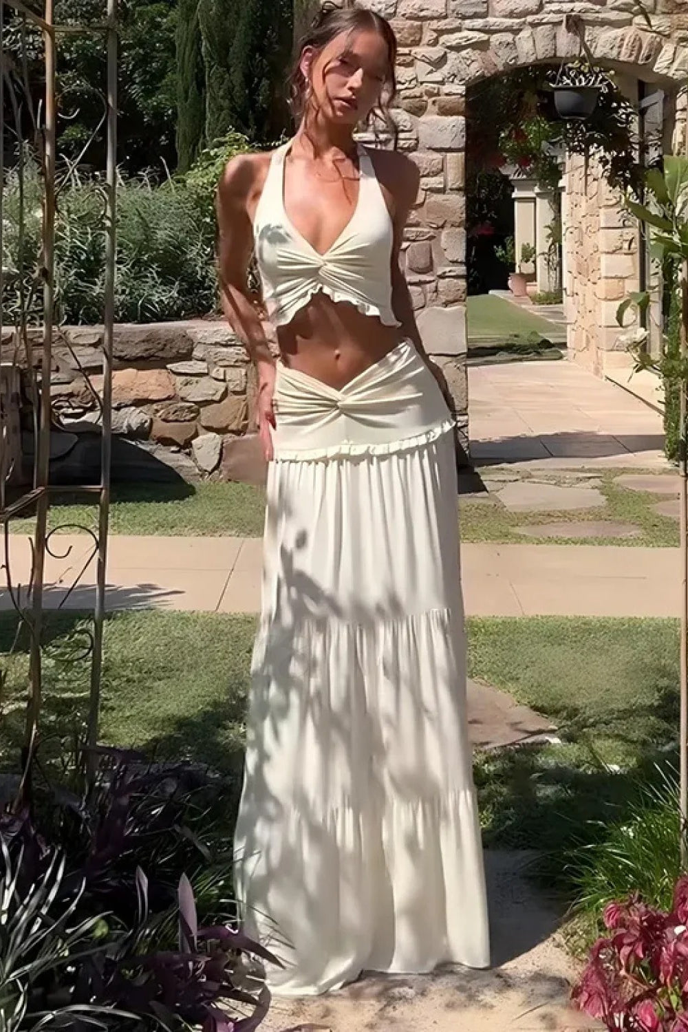 Ärmelloses Kleid mit Neckholder in Schwarz