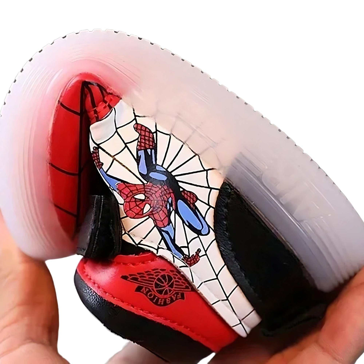 Tommy Sneakers: Superhelden-Schuhe für Kinder