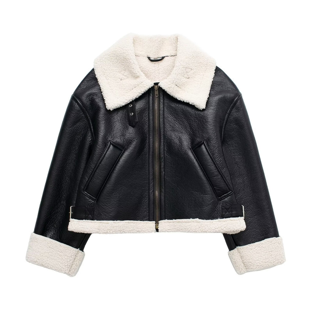 Kurze Lederjacke mit Fellbesatz