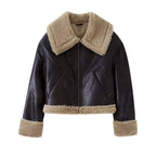 Kurze Lederjacke mit Fellbesatz