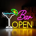 Beleuchtetes Schild “Bar Offen”: Gemütliche Dekoration