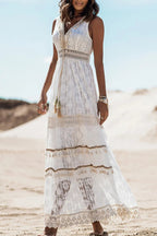 Kleid mit V-Ausschnitt und Spitze