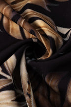 Maxikleid mit Schlitz und Blumenmuster in Schwarz