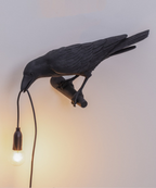 Deko-Krähenlampe: Einzigartige Tischleuchte im Vogel-Design