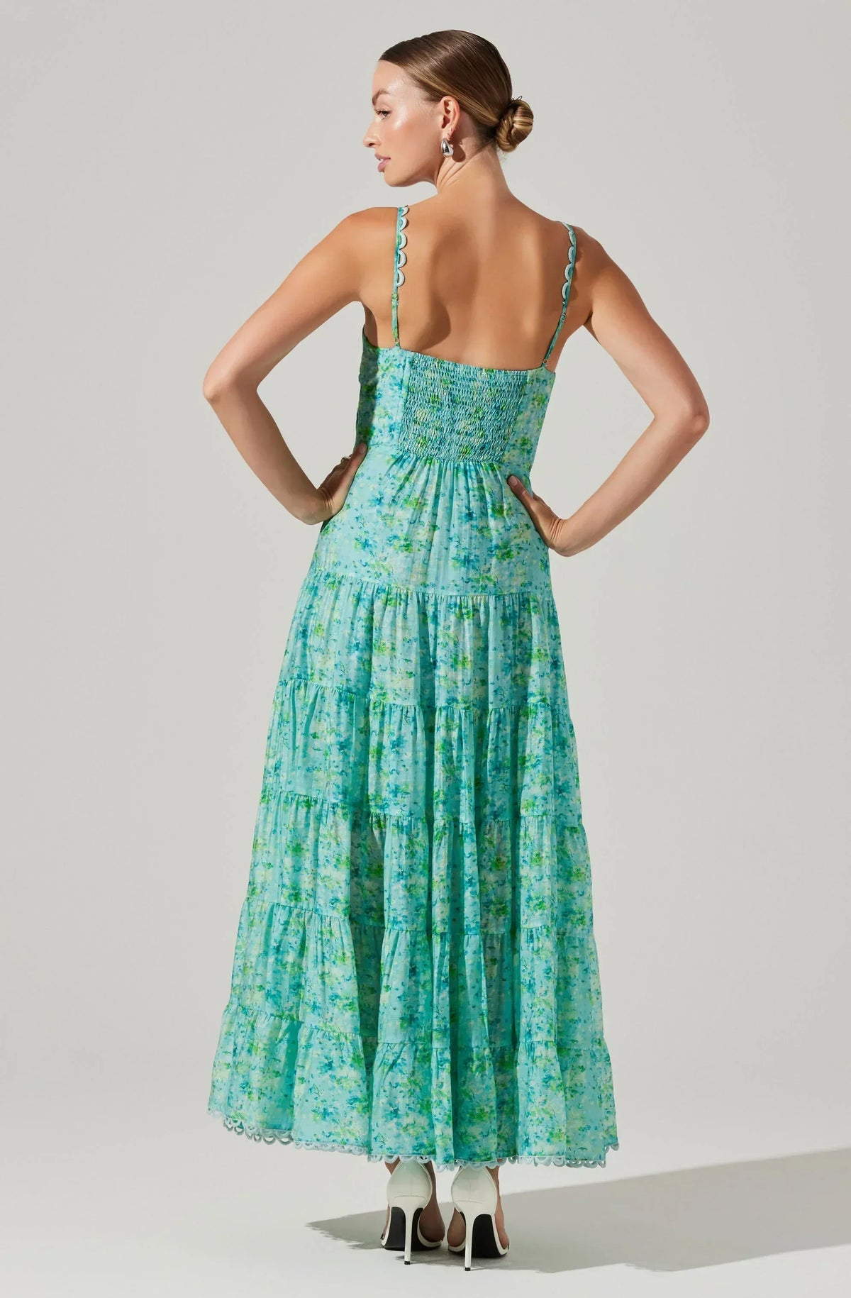 Tazia – Maxikleid mit Volants und Smok-Einsatz