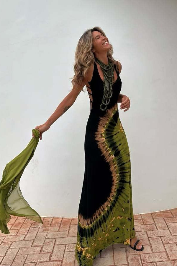 Figurbetontes Maxikleid mit Bindedetail und Blumenmuster in Schwarz