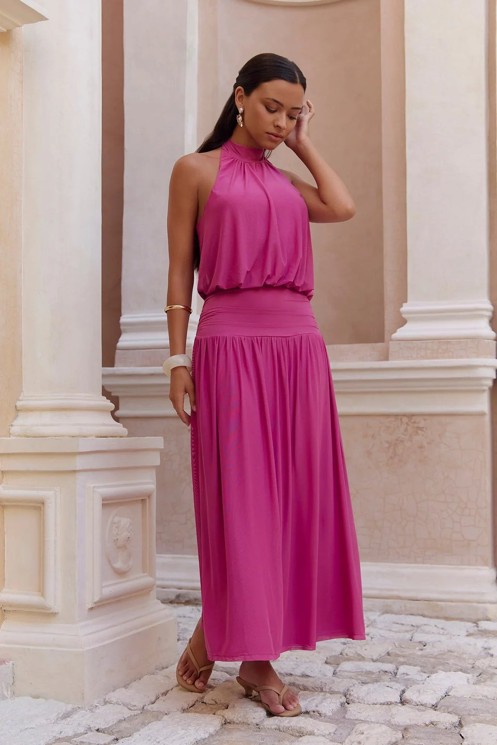 Camellia – Maxikleid mit Neckholder und Mesh-Akzenten