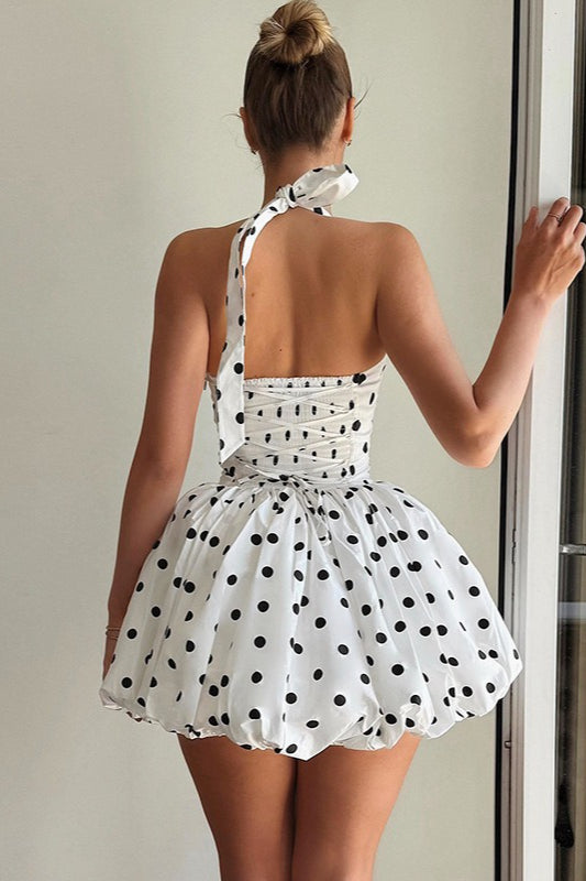 Rückenfreies Minikleid mit Neckholder und Punktemuster in Weiß