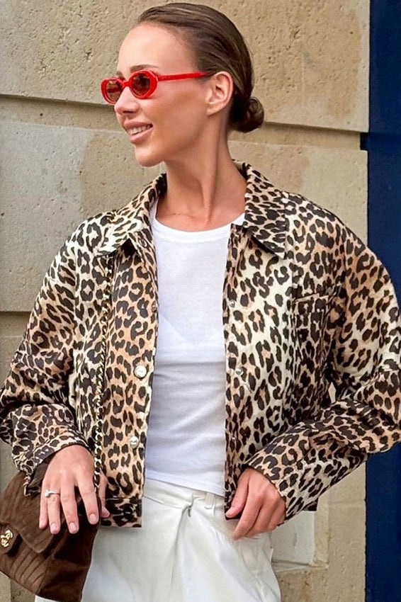 Jacke mit kurzem Schnitt, Reißverschluss und Leopardenmuster