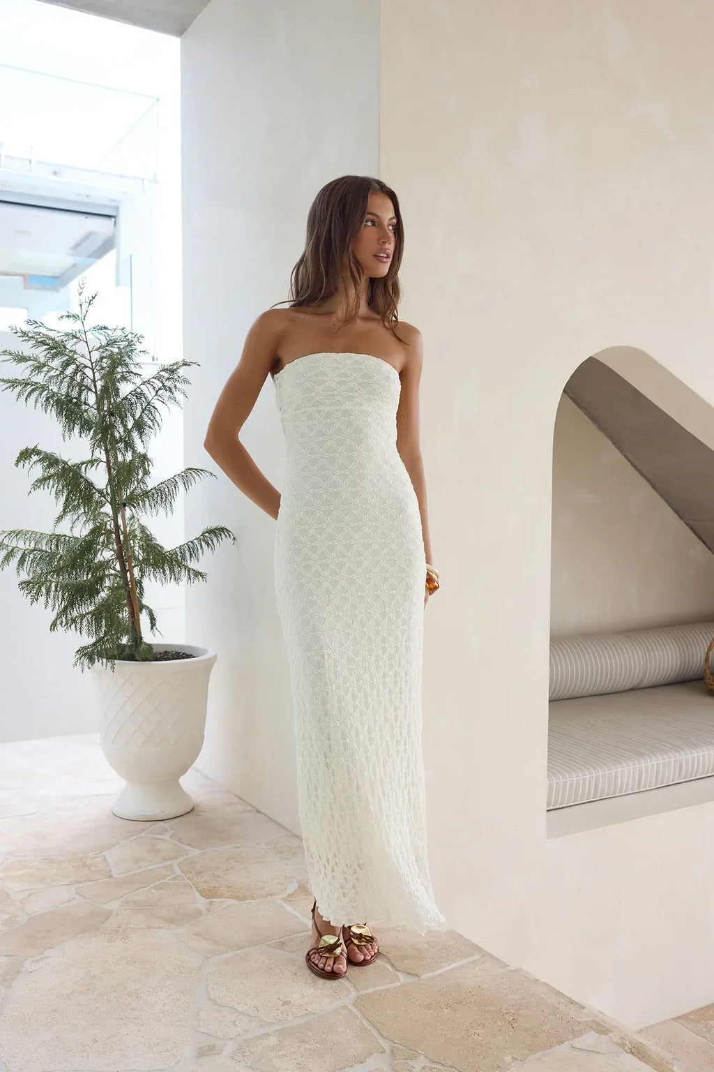 Schulterfreies Maxikleid mit Cut-outs