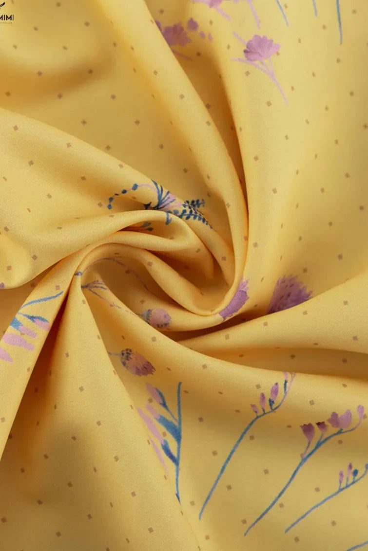 Kleid mit Blumenmuster in Gelb mit V-Ausschnitt